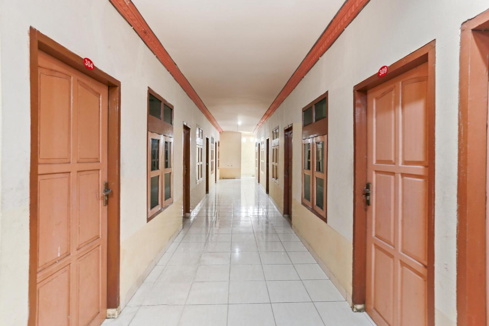 Oyo 93046 Hotel Fortuna Parepare Exteriér fotografie
