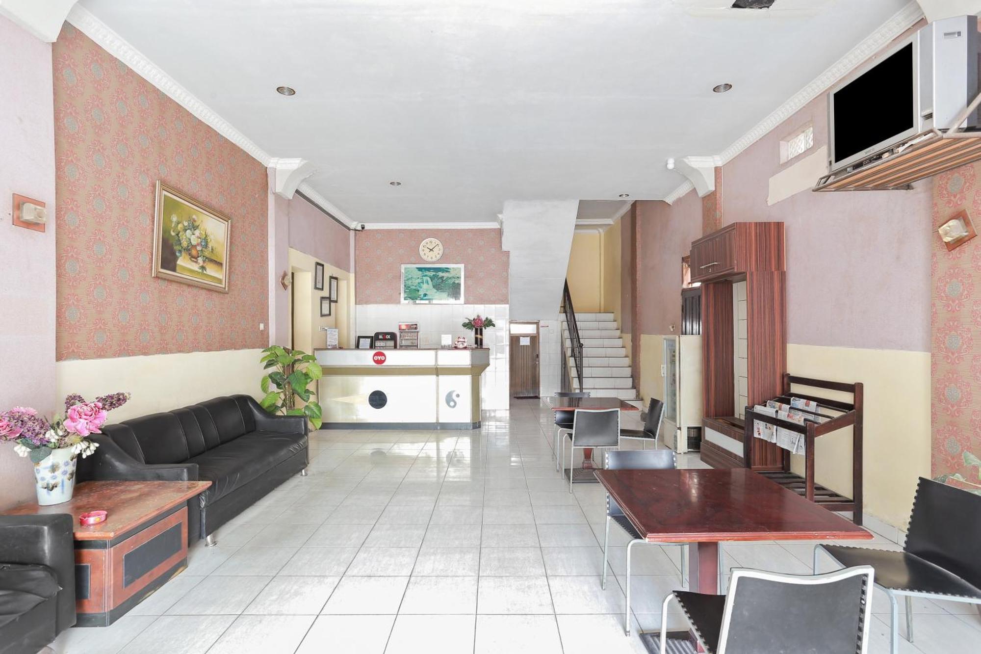 Oyo 93046 Hotel Fortuna Parepare Exteriér fotografie