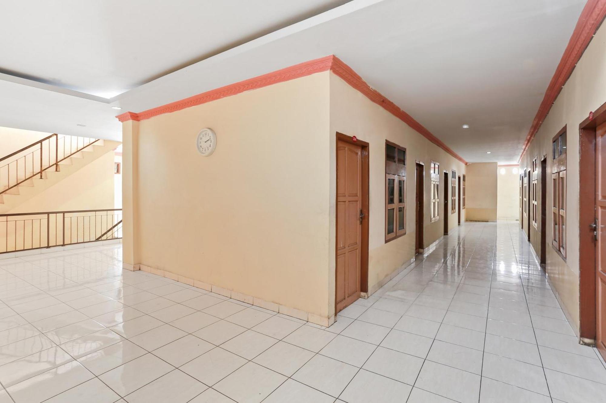 Oyo 93046 Hotel Fortuna Parepare Exteriér fotografie