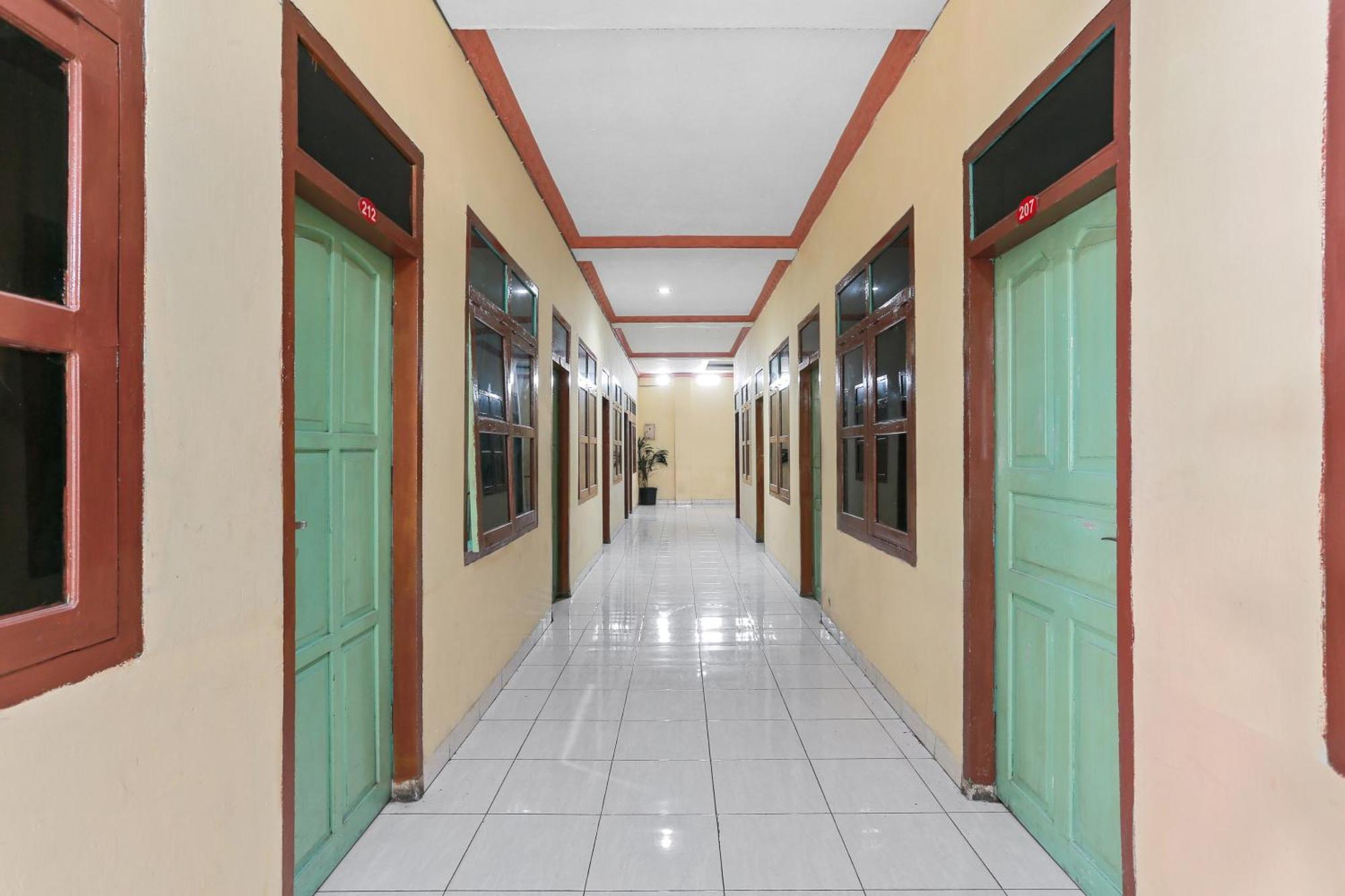 Oyo 93046 Hotel Fortuna Parepare Exteriér fotografie