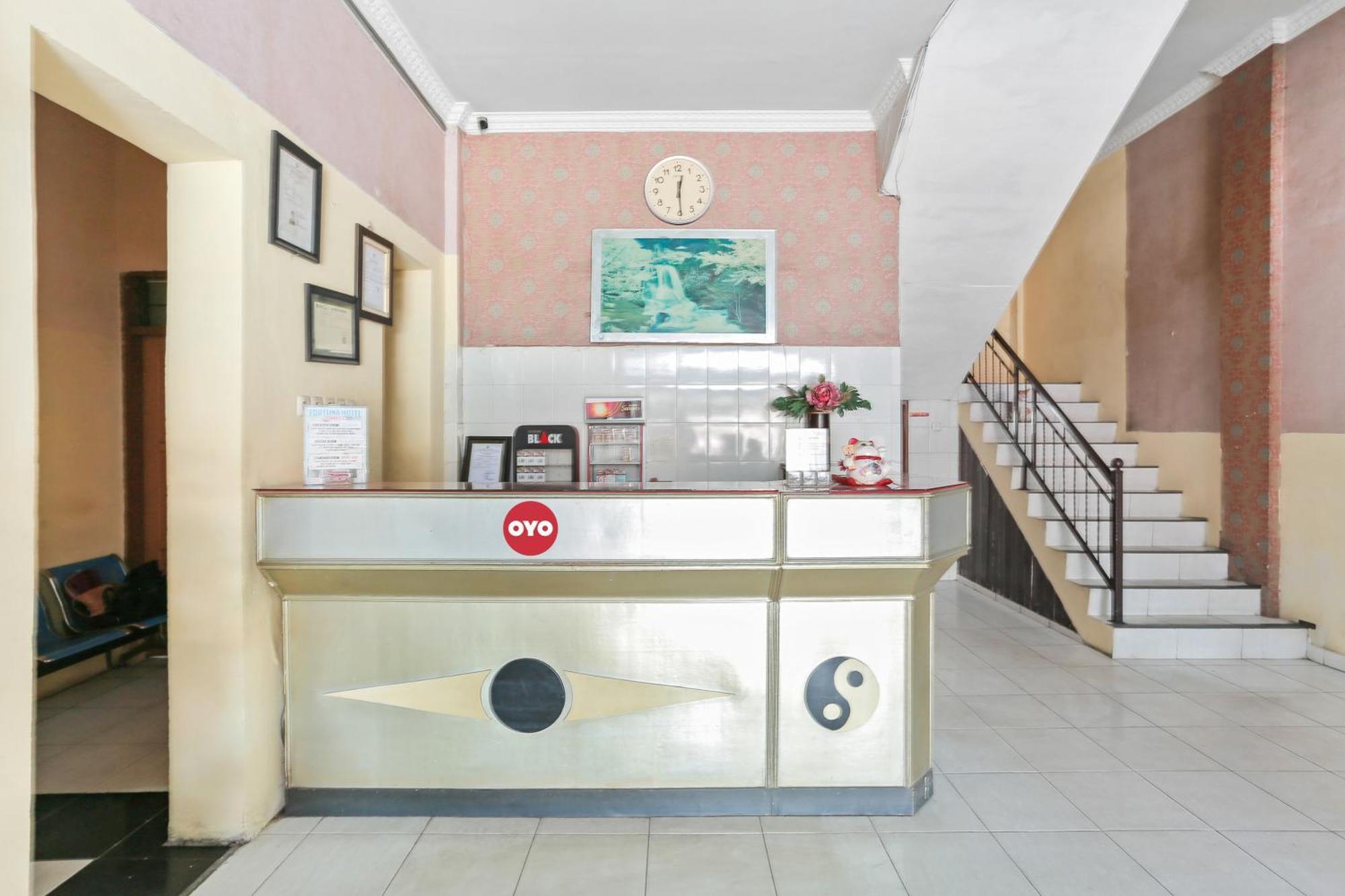 Oyo 93046 Hotel Fortuna Parepare Exteriér fotografie